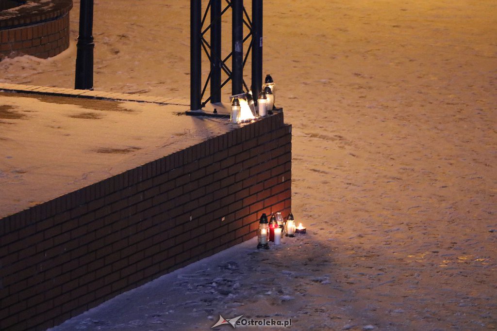 Ostrołęczanie uczcili pamięć Pawła Adamowicza, zamordowanego prezydenta Gdańska [14.01.2019] - zdjęcie #22 - eOstroleka.pl