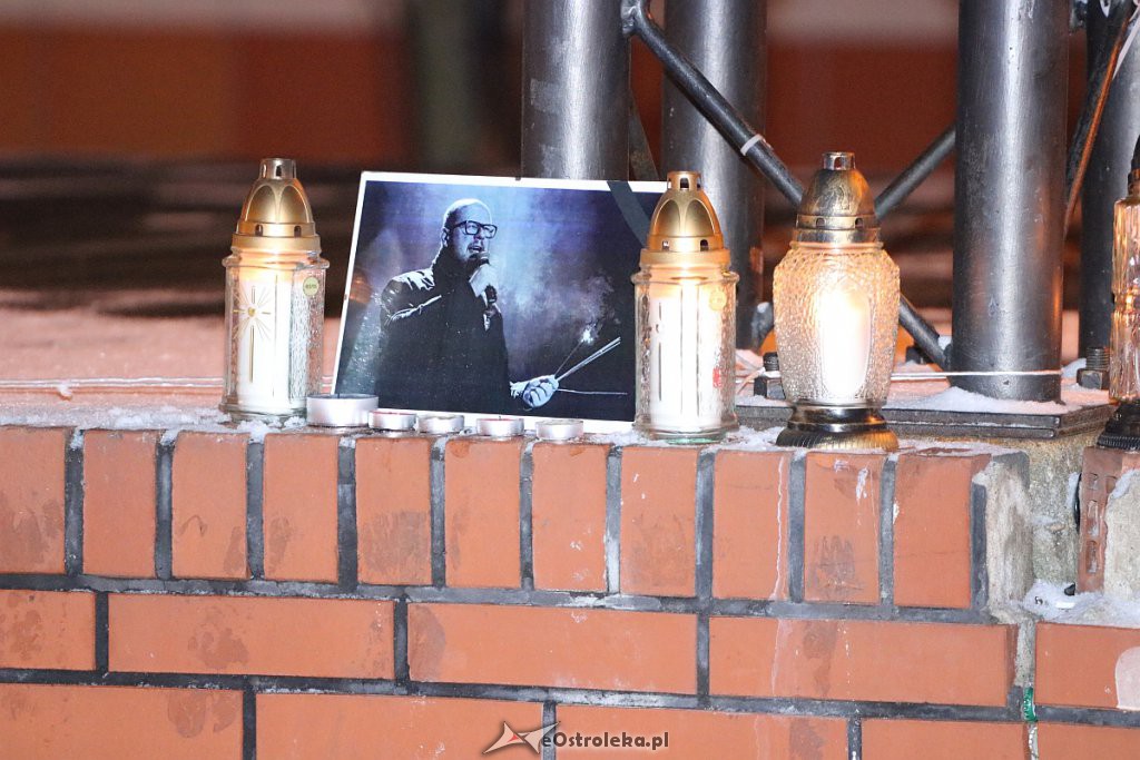 Ostrołęczanie uczcili pamięć Pawła Adamowicza, zamordowanego prezydenta Gdańska [14.01.2019] - zdjęcie #24 - eOstroleka.pl