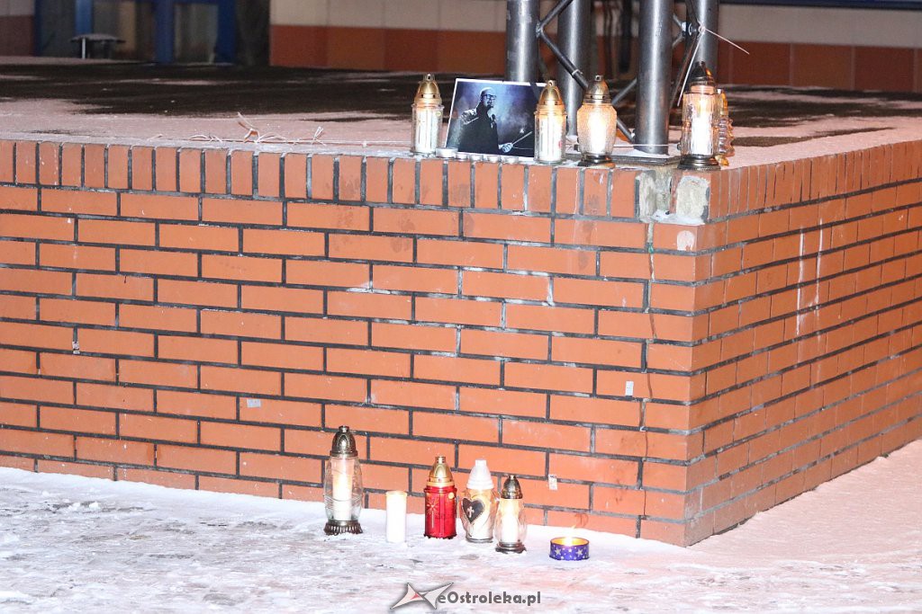 Ostrołęczanie uczcili pamięć Pawła Adamowicza, zamordowanego prezydenta Gdańska [14.01.2019] - zdjęcie #26 - eOstroleka.pl