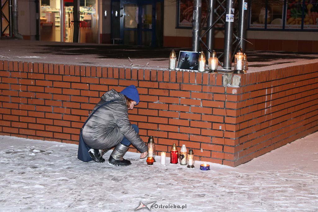 Ostrołęczanie uczcili pamięć Pawła Adamowicza, zamordowanego prezydenta Gdańska [14.01.2019] - zdjęcie #27 - eOstroleka.pl