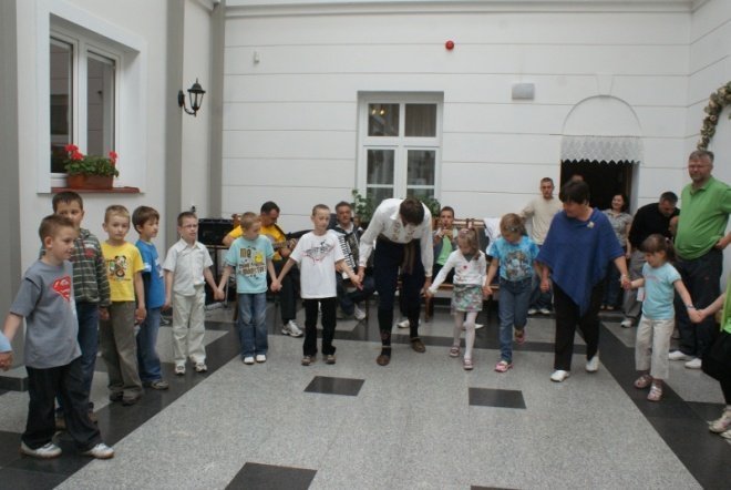 Nova Varos w Muzeum Kultury Kurpiowskiej (21.06.2010) - zdjęcie #26 - eOstroleka.pl