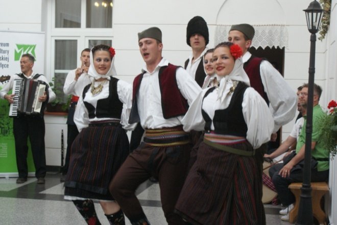 Nova Varos w Muzeum Kultury Kurpiowskiej (21.06.2010) - zdjęcie #15 - eOstroleka.pl