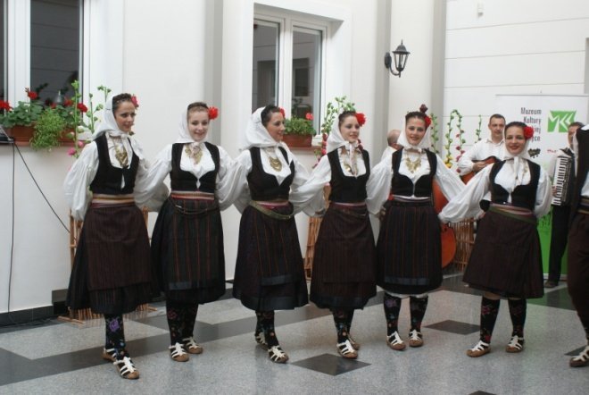 Nova Varos w Muzeum Kultury Kurpiowskiej (21.06.2010) - zdjęcie #12 - eOstroleka.pl