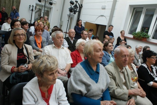 Nova Varos w Muzeum Kultury Kurpiowskiej (21.06.2010) - zdjęcie #2 - eOstroleka.pl