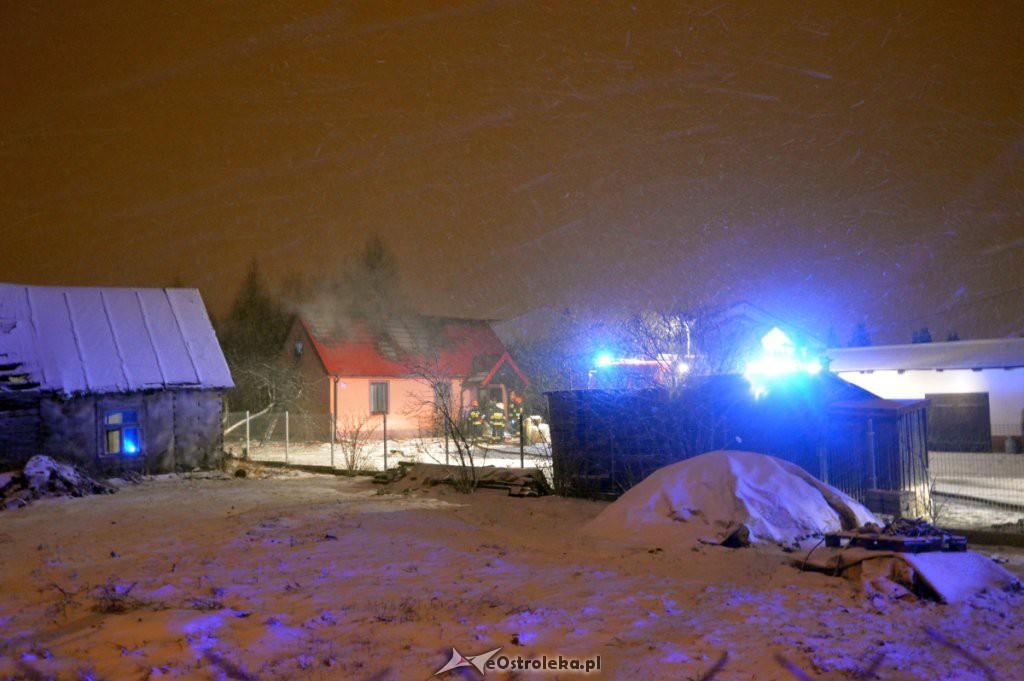 Pożar domu przy ul. Kaczyńskiej [15.01.2019] - zdjęcie #13 - eOstroleka.pl