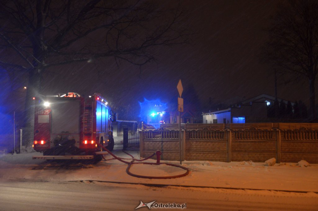 Pożar domu przy ul. Kaczyńskiej [15.01.2019] - zdjęcie #17 - eOstroleka.pl