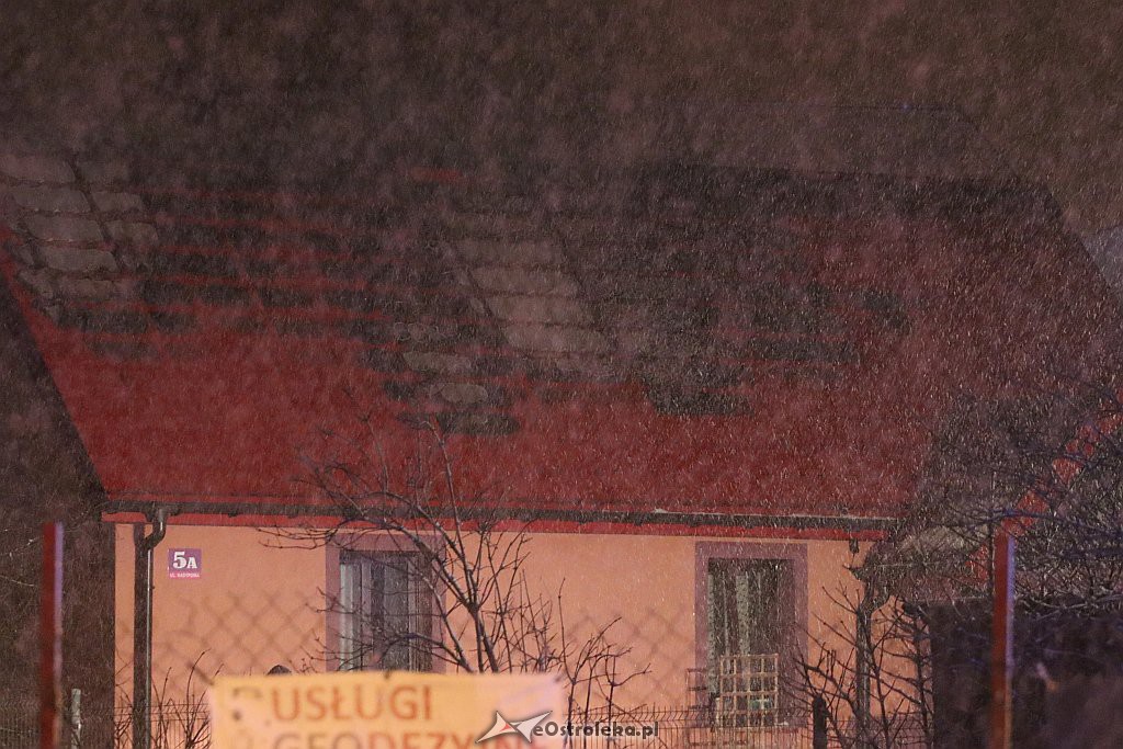 Pożar domu przy ul. Kaczyńskiej [15.01.2019] - zdjęcie #1 - eOstroleka.pl