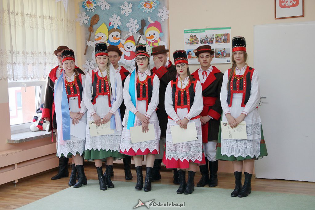 Spektakl o tradycjach regionalnych w wykonaniu „Podsybki kurpiowskiej” [16.01.2019] - zdjęcie #3 - eOstroleka.pl