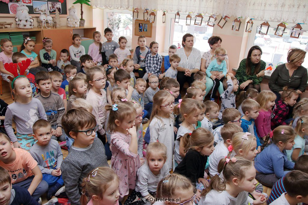 Spektakl o tradycjach regionalnych w wykonaniu „Podsybki kurpiowskiej” [16.01.2019] - zdjęcie #17 - eOstroleka.pl