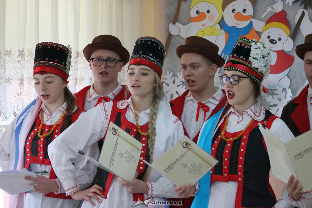 Spektakl o tradycjach regionalnych w wykonaniu „Podsybki kurpiowskiej” [16.01.2019] - zdjęcie #20 - eOstroleka.pl