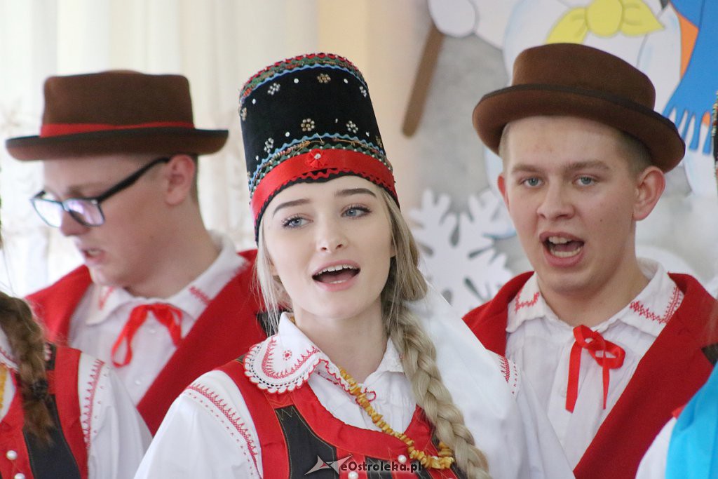 Spektakl o tradycjach regionalnych w wykonaniu „Podsybki kurpiowskiej” [16.01.2019] - zdjęcie #23 - eOstroleka.pl