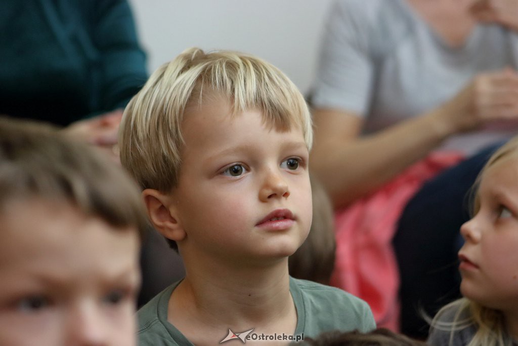 Spektakl o tradycjach regionalnych w wykonaniu „Podsybki kurpiowskiej” [16.01.2019] - zdjęcie #5 - eOstroleka.pl