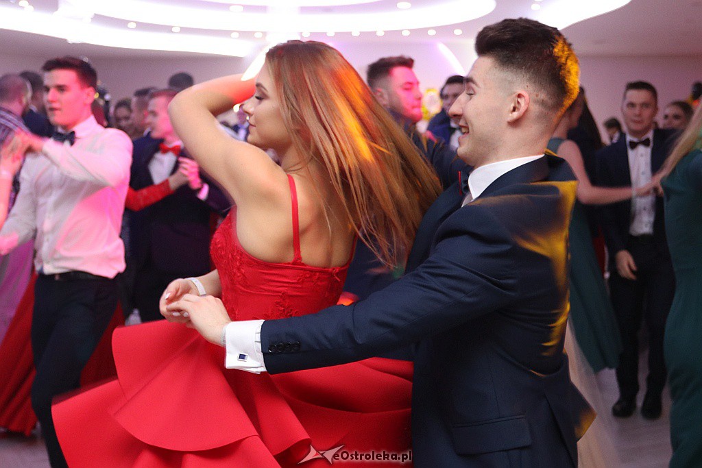 Studniówka II LO w Ostrołęce [25.01.2019] - zdjęcie #96 - eOstroleka.pl