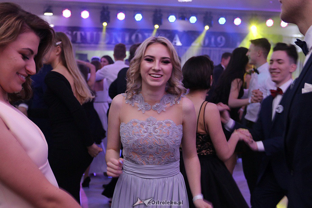 Studniówka II LO w Ostrołęce [25.01.2019] - zdjęcie #82 - eOstroleka.pl