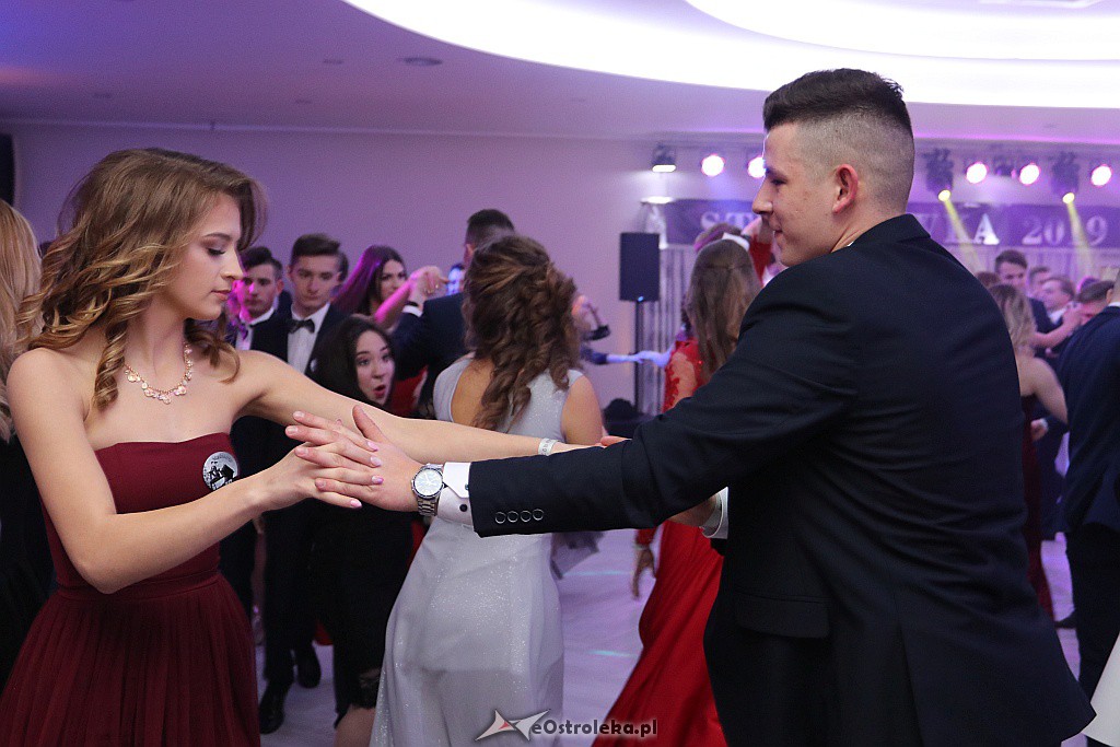 Studniówka II LO w Ostrołęce [25.01.2019] - zdjęcie #80 - eOstroleka.pl