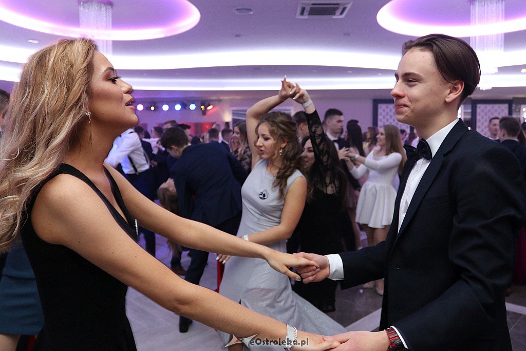 Studniówka II LO w Ostrołęce [25.01.2019] - zdjęcie #70 - eOstroleka.pl