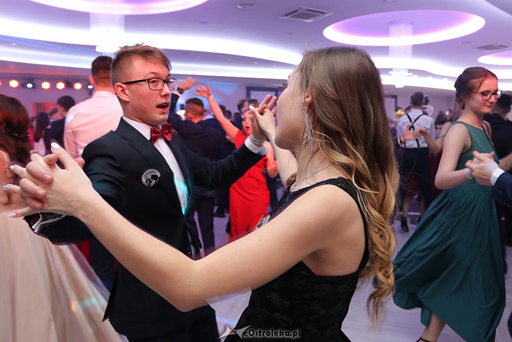 Studniówka II LO w Ostrołęce [25.01.2019] - zdjęcie #67 - eOstroleka.pl