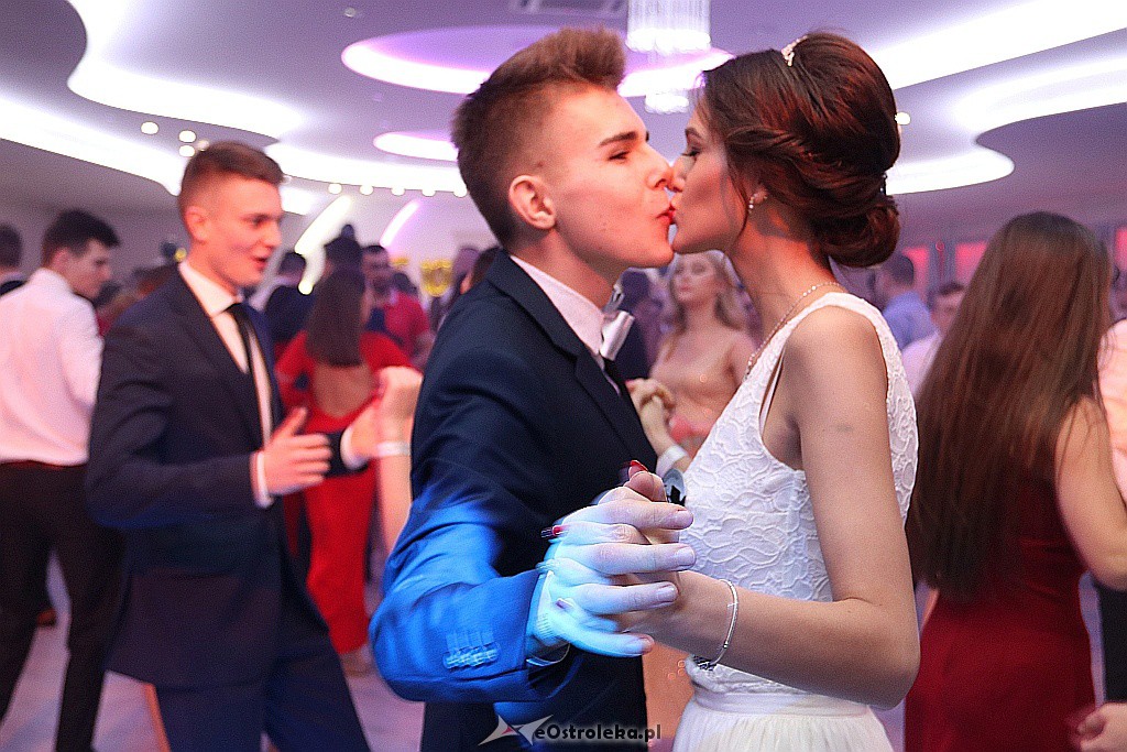 Studniówka II LO w Ostrołęce [25.01.2019] - zdjęcie #66 - eOstroleka.pl