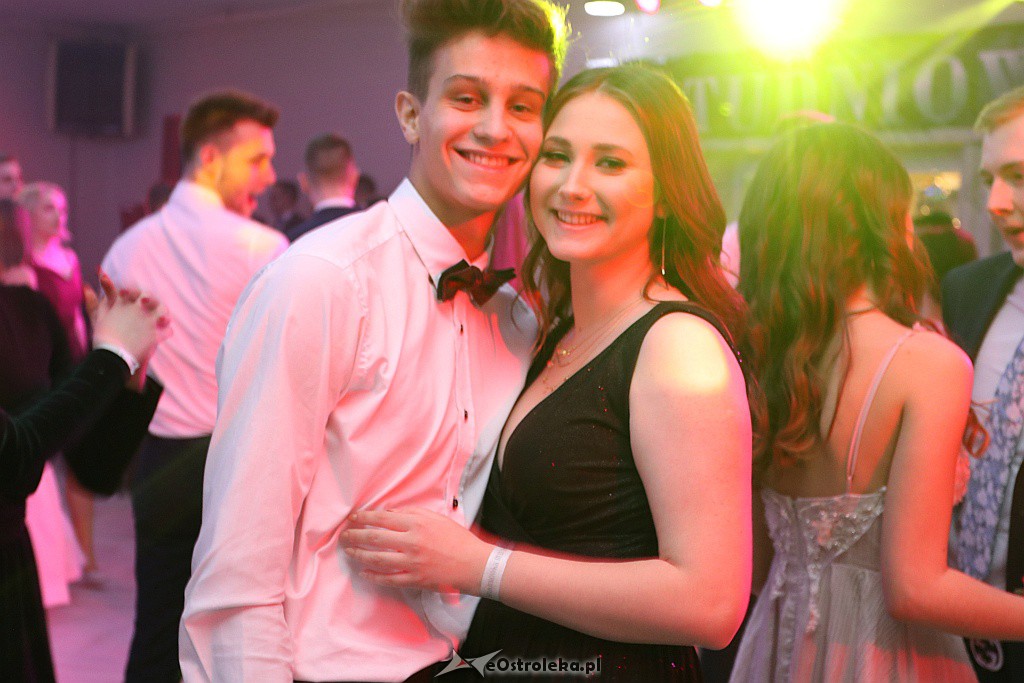 Studniówka II LO w Ostrołęce [25.01.2019] - zdjęcie #61 - eOstroleka.pl