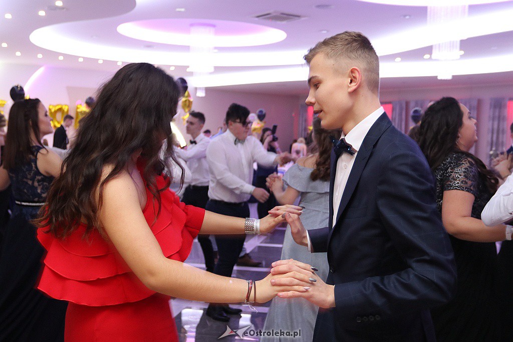 Studniówka II LO w Ostrołęce [25.01.2019] - zdjęcie #60 - eOstroleka.pl