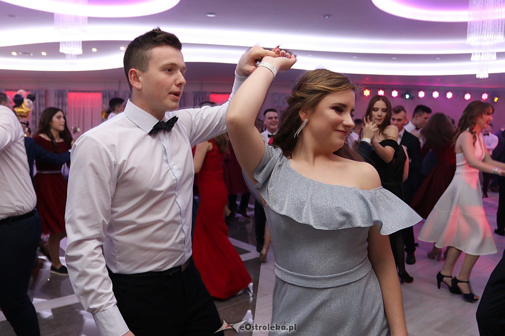 Studniówka II LO w Ostrołęce [25.01.2019] - zdjęcie #58 - eOstroleka.pl