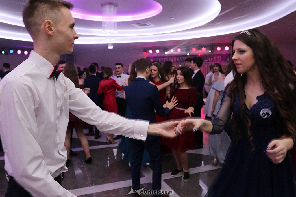 Studniówka II LO w Ostrołęce [25.01.2019] - zdjęcie #56 - eOstroleka.pl