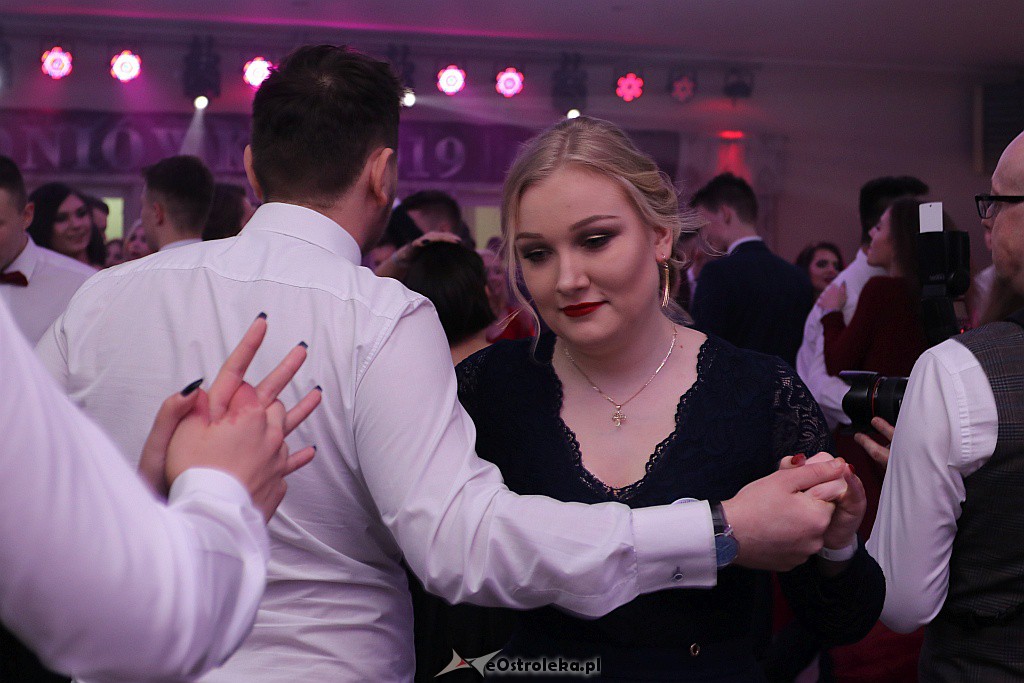 Studniówka II LO w Ostrołęce [25.01.2019] - zdjęcie #52 - eOstroleka.pl