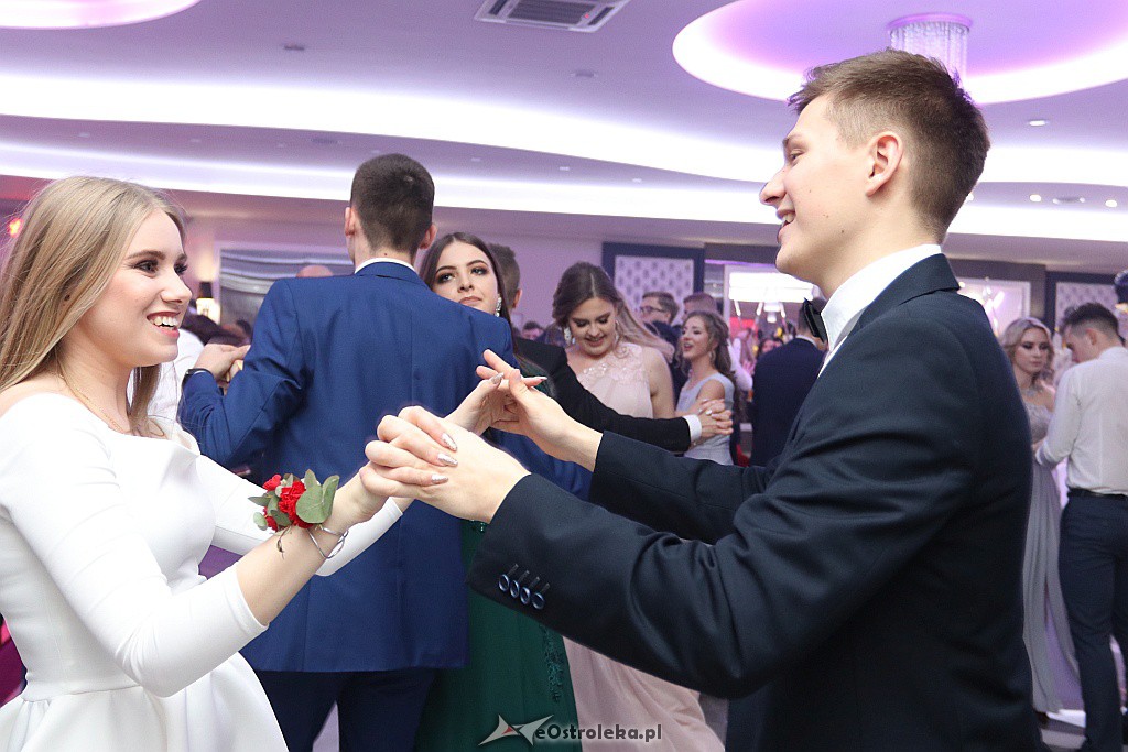 Studniówka II LO w Ostrołęce [25.01.2019] - zdjęcie #49 - eOstroleka.pl