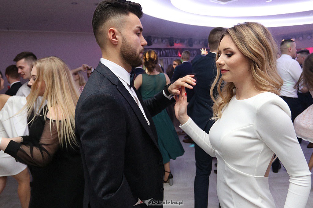 Studniówka II LO w Ostrołęce [25.01.2019] - zdjęcie #48 - eOstroleka.pl