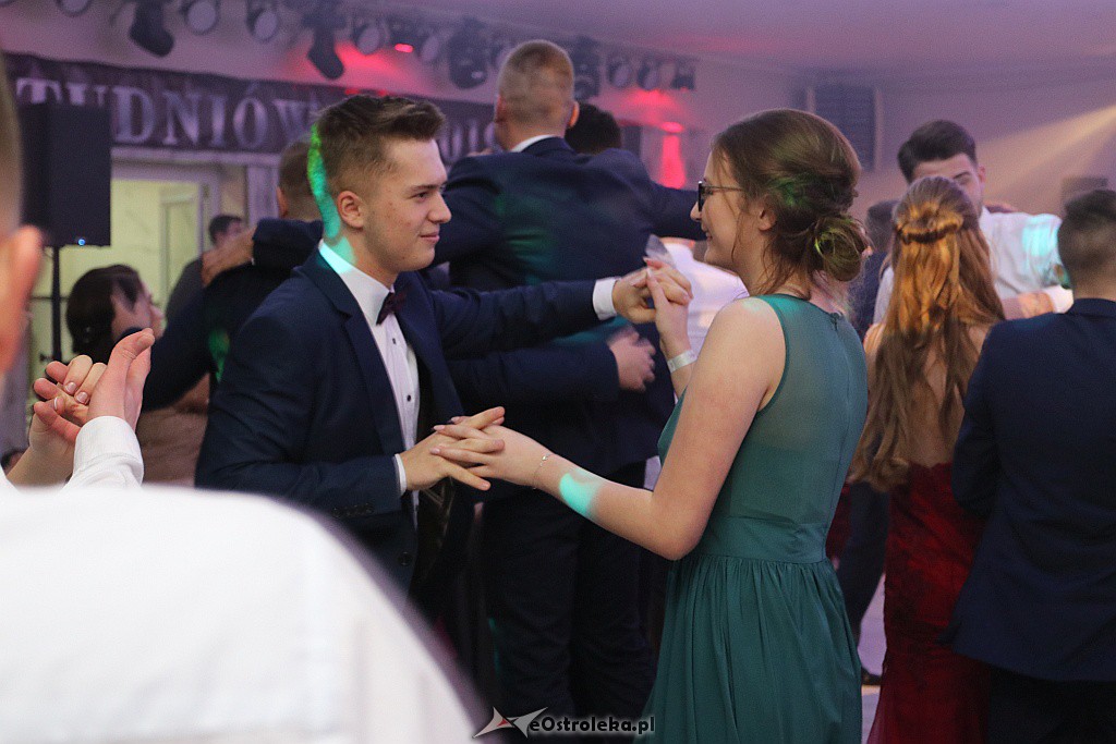 Studniówka II LO w Ostrołęce [25.01.2019] - zdjęcie #46 - eOstroleka.pl