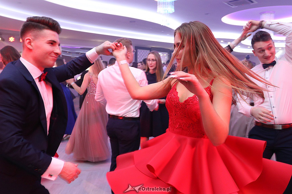 Studniówka II LO w Ostrołęce [25.01.2019] - zdjęcie #43 - eOstroleka.pl