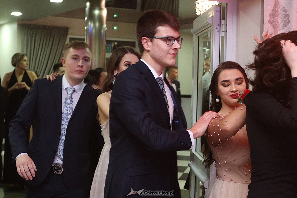 Studniówka II LO w Ostrołęce [25.01.2019] - zdjęcie #13 - eOstroleka.pl