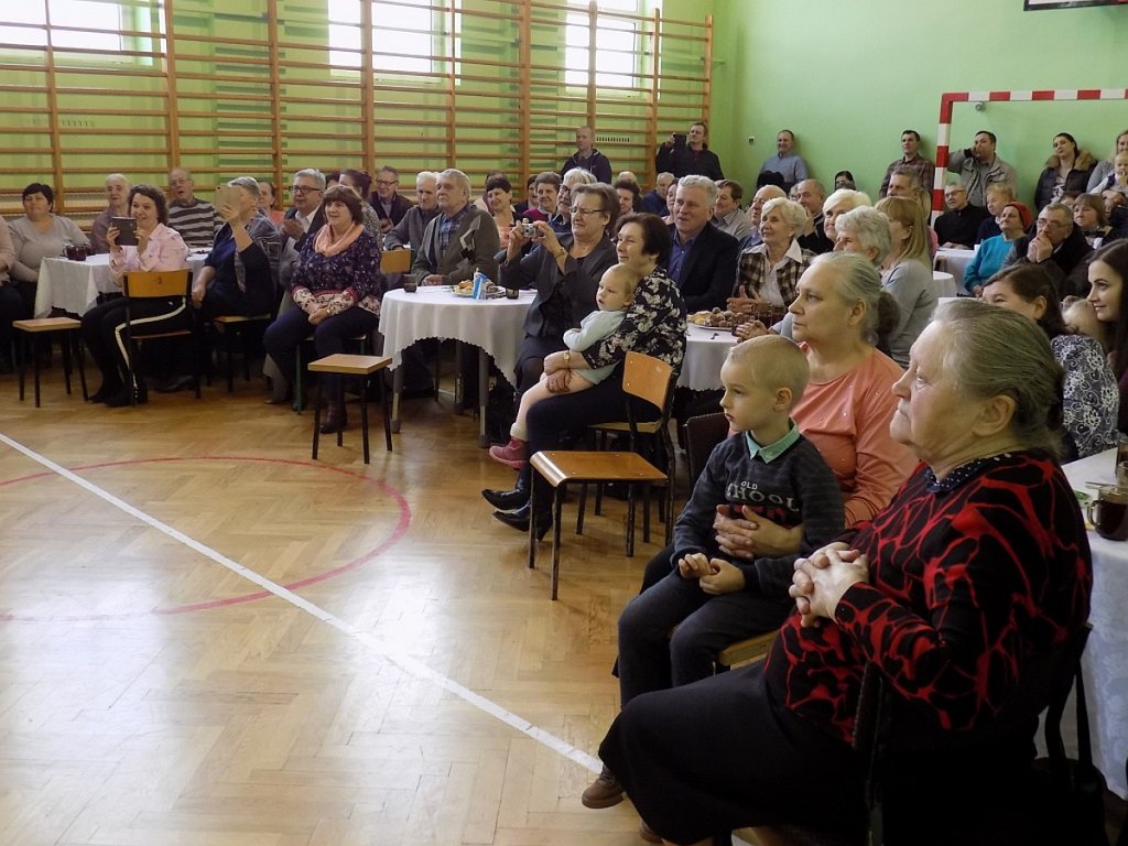 Dzień Babci i Dziadka w Szkole Podstawowej w Wykrocie [22.01.2019] - zdjęcie #10 - eOstroleka.pl