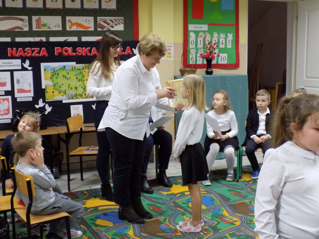 Pasowanie na czytelnika w Szkole Podstawowej w Wykrocie  [30.01.2019] - zdjęcie #11 - eOstroleka.pl