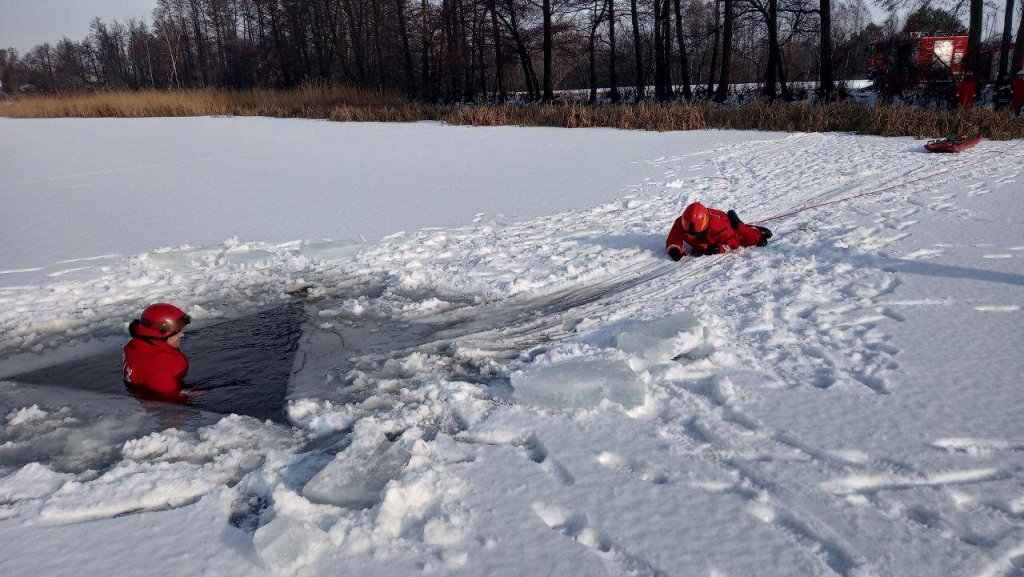 Strażackie ćwiczenia z zakresu ratownictwa lodowego [31.01.2019] - zdjęcie #1 - eOstroleka.pl