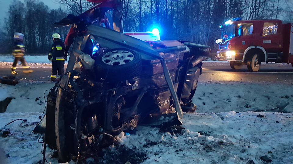 Poważny wypadek w Zawodziu [03.02.2019] - zdjęcie #2 - eOstroleka.pl