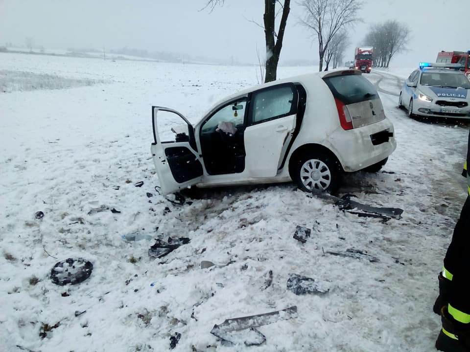 Poważny wypadek w Czerwinie. Droga wojewódzka 627 zablokowana [04.02.2019] - zdjęcie #1 - eOstroleka.pl