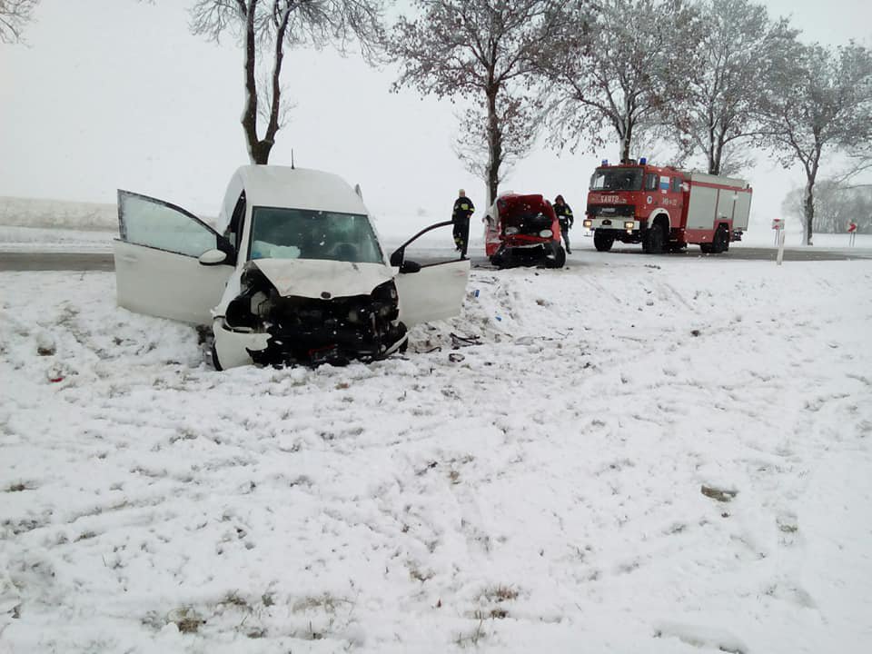 Poważny wypadek w Czerwinie. Droga wojewódzka 627 zablokowana [04.02.2019] - zdjęcie #2 - eOstroleka.pl