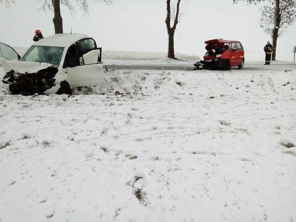 Poważny wypadek w Czerwinie. Droga wojewódzka 627 zablokowana [04.02.2019] - zdjęcie #3 - eOstroleka.pl