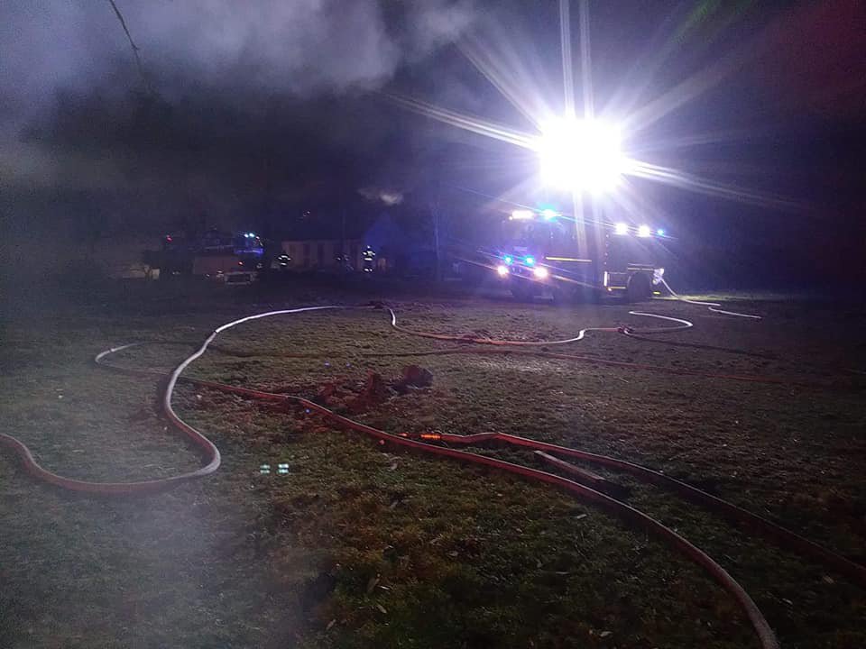 Pożar stodoły w Trzaskach [13.02.2019] - zdjęcie #2 - eOstroleka.pl