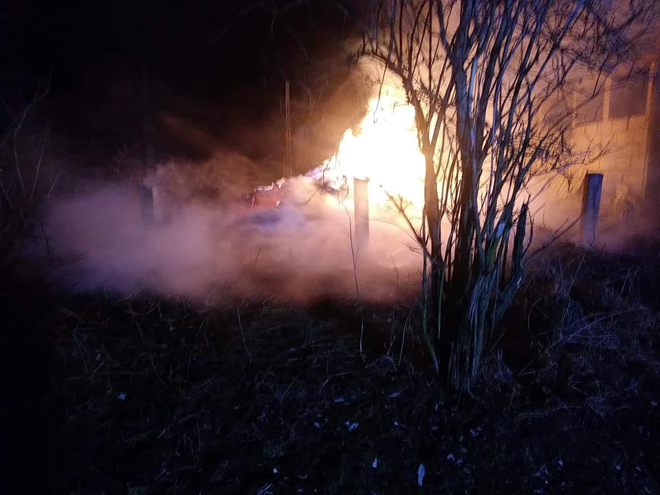 Pożar stodoły w Trzaskach [13.02.2019] - zdjęcie #3 - eOstroleka.pl