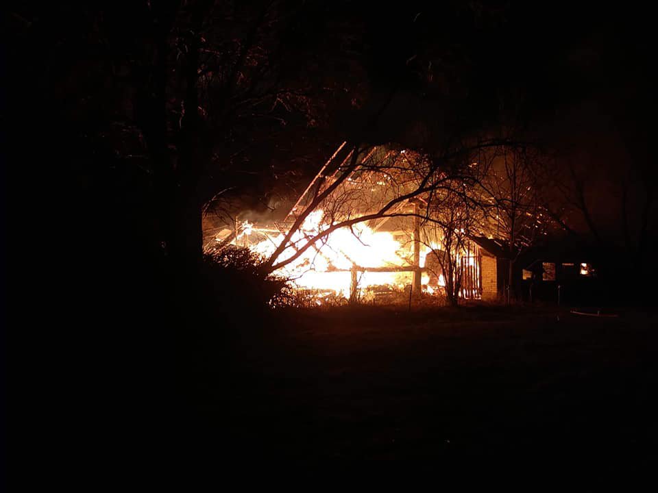 Pożar stodoły w Trzaskach [13.02.2019] - zdjęcie #5 - eOstroleka.pl