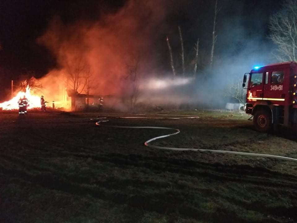 Pożar stodoły w Trzaskach [13.02.2019] - zdjęcie #7 - eOstroleka.pl
