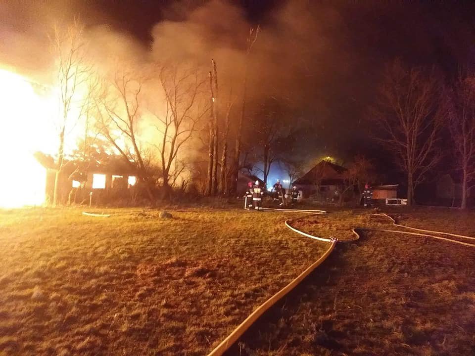 Pożar stodoły w Trzaskach [13.02.2019] - zdjęcie #8 - eOstroleka.pl