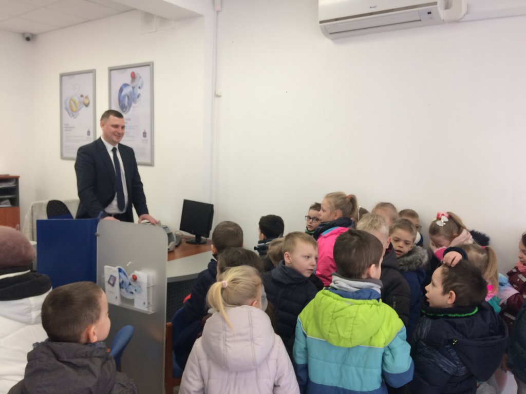 Uczniowie „dziesiątki” z wizytą w polskim banku [06.03.2019] - zdjęcie #1 - eOstroleka.pl