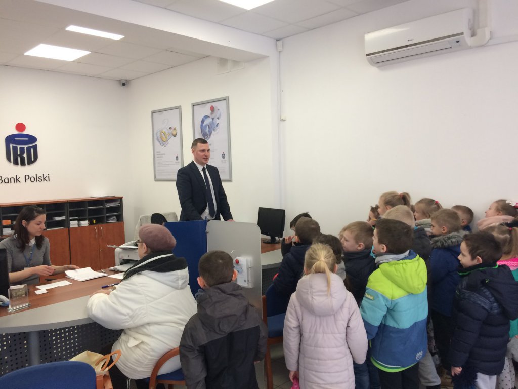 Uczniowie „dziesiątki” z wizytą w polskim banku [06.03.2019] - zdjęcie #7 - eOstroleka.pl