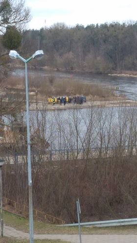 Nad Narwią w Ostrołęce trwa poszukiwanie zaginionego mężczyzny [18.03.2019] - zdjęcie #13 - eOstroleka.pl