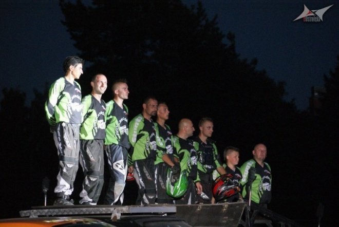 Grupa kaskaderów Flott Cascaders Team (10.07.2010) - zdjęcie #1 - eOstroleka.pl
