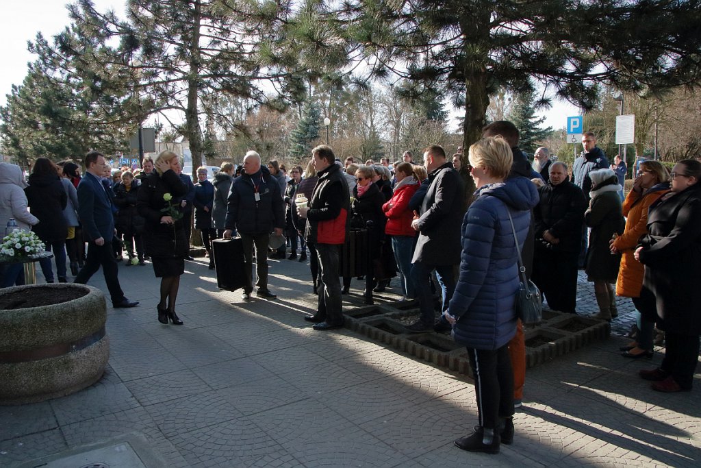 Ostrołęka: Urzędnicy złożyli hołd zmarłemu koledze [20.03.2019] - zdjęcie #6 - eOstroleka.pl