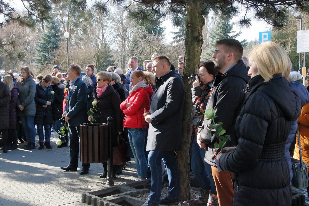 Ostrołęka: Urzędnicy złożyli hołd zmarłemu koledze [20.03.2019] - zdjęcie #8 - eOstroleka.pl